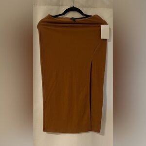 Midi skirt with slit